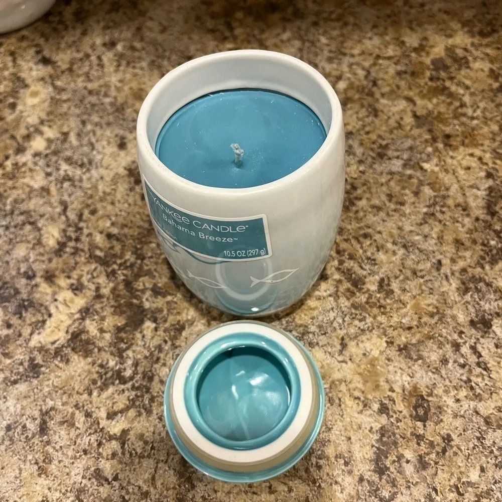 NEW Yankee Candle Bahama Breeze Blue Candle in Ocean Themed Collectable Jar